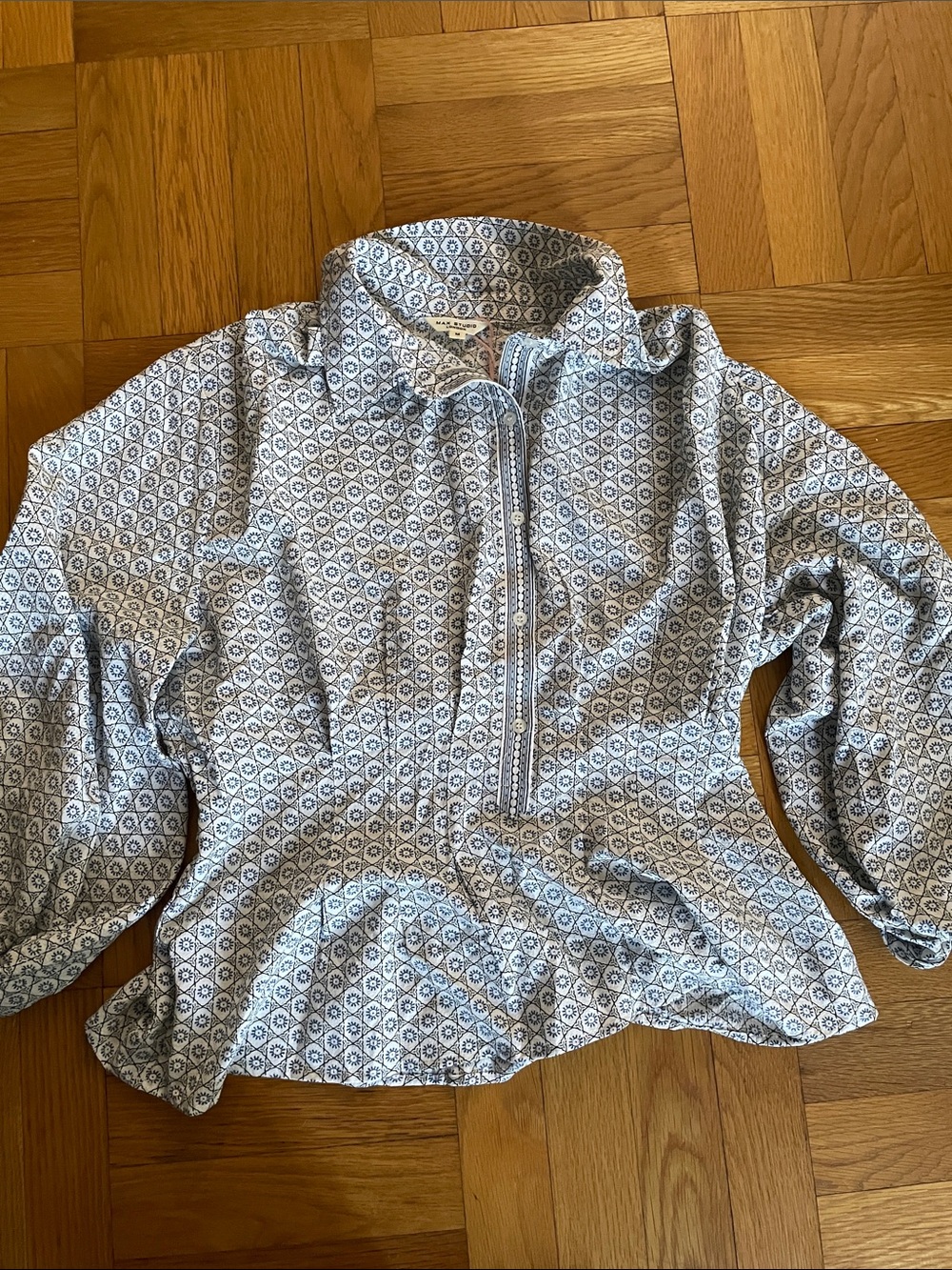 Max Studio Balloon Sleeve Button-Up Top Size Medium NWOT